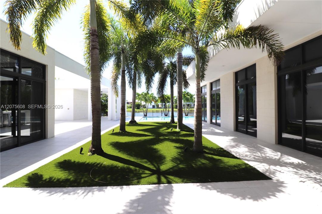 For Sale: $3,149,000 (6 beds, 7 baths, 5184 Square Feet)
