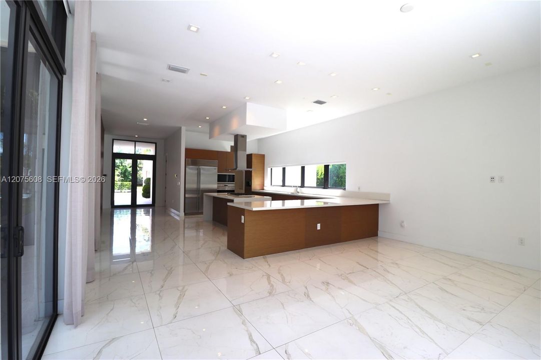 For Sale: $3,149,000 (6 beds, 7 baths, 5184 Square Feet)