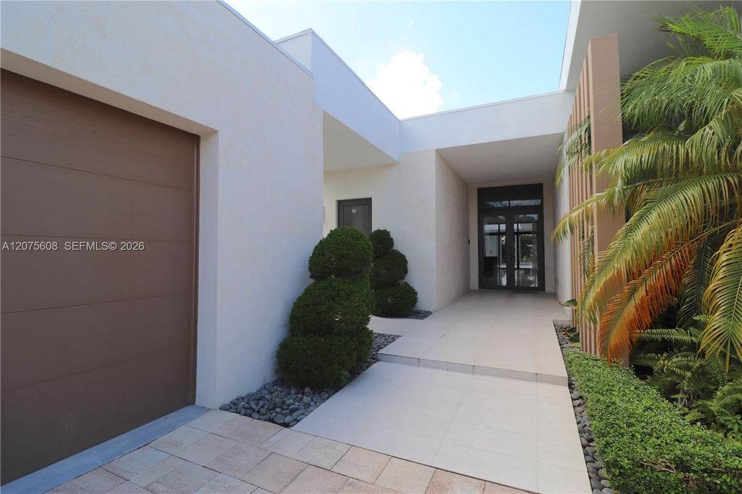 For Sale: $3,149,000 (6 beds, 7 baths, 5184 Square Feet)