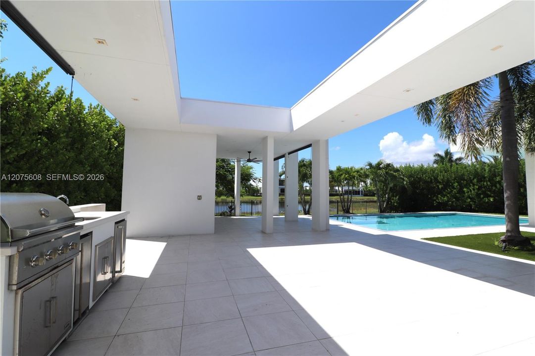 For Sale: $3,149,000 (6 beds, 7 baths, 5184 Square Feet)