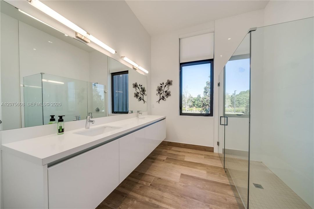 For Sale: $3,149,000 (6 beds, 7 baths, 5184 Square Feet)
