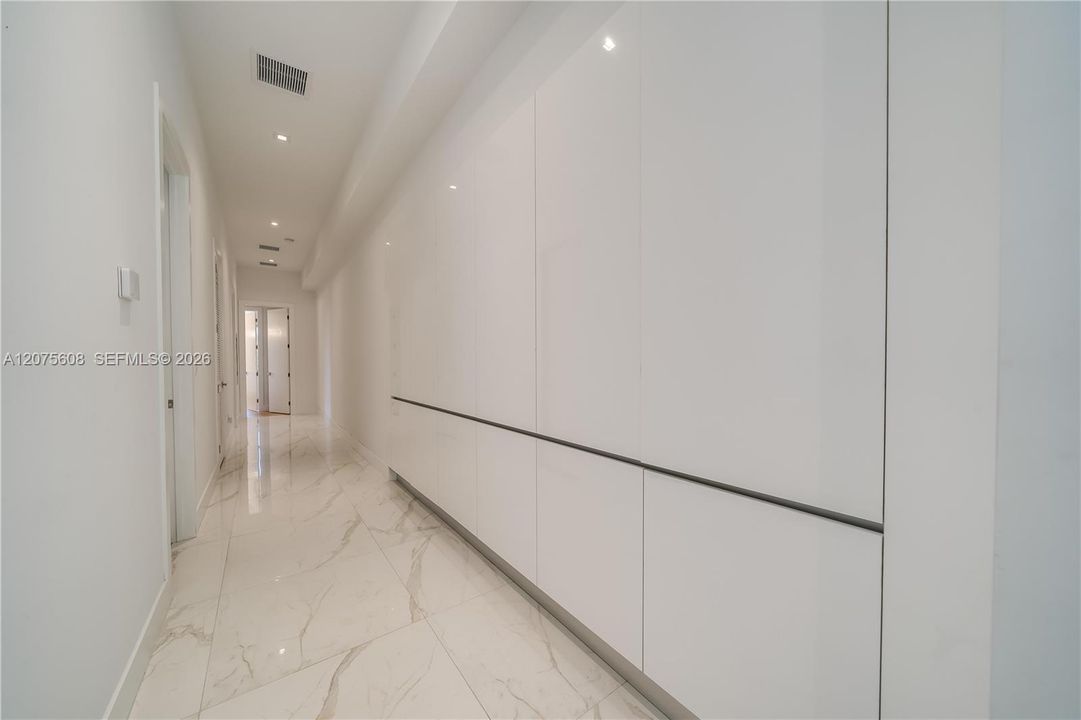 For Sale: $3,149,000 (6 beds, 7 baths, 5184 Square Feet)