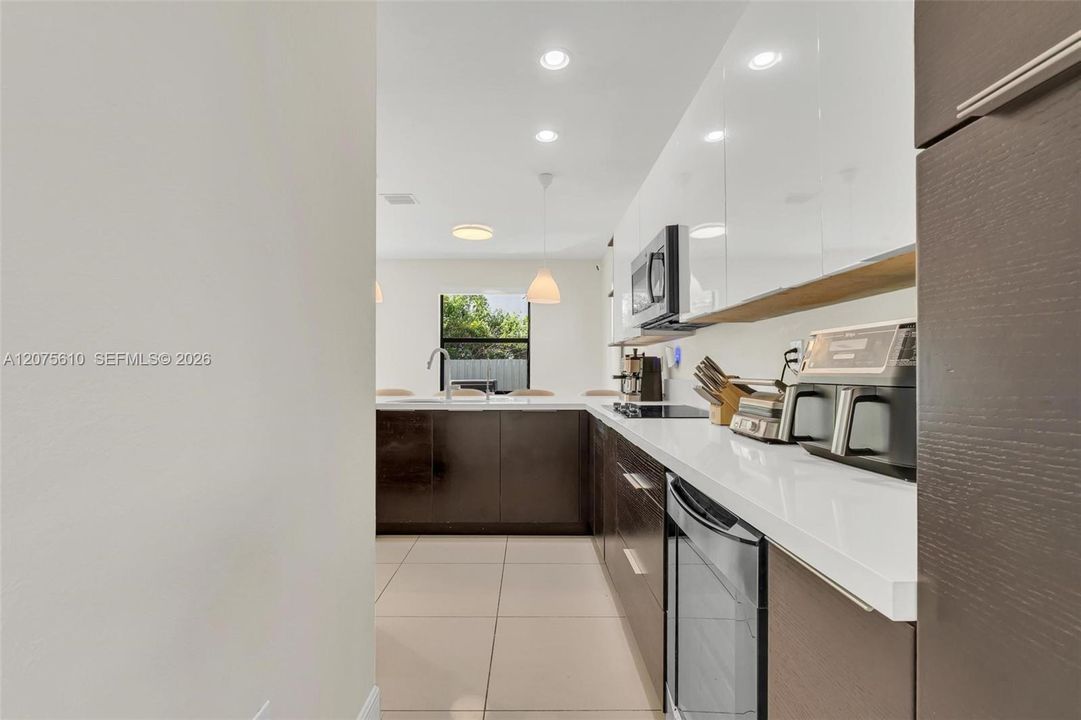 En Venta: $1,075,000 (5 camas, 4 baños, 2992 Pies cuadrados)