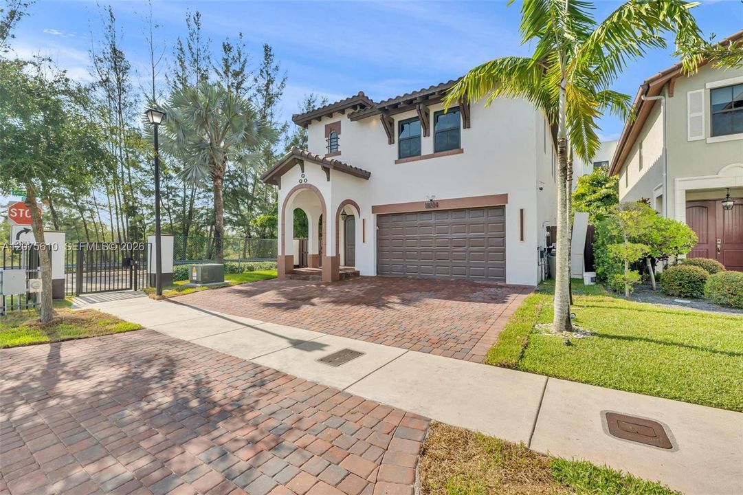 En Venta: $1,075,000 (5 camas, 4 baños, 2992 Pies cuadrados)