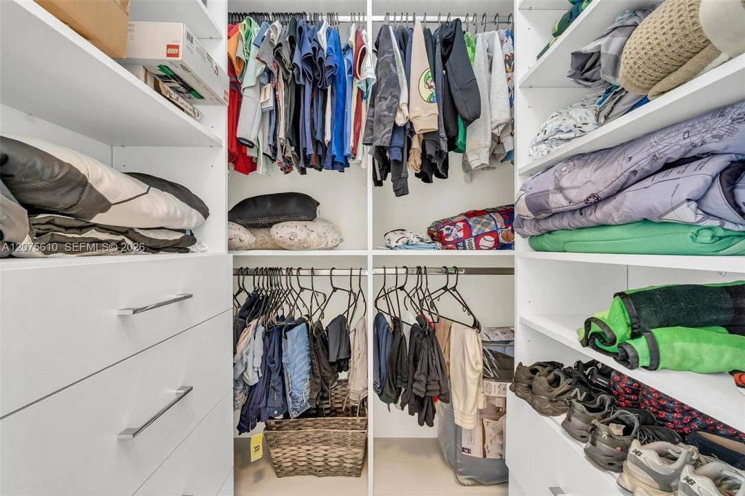 En Venta: $1,075,000 (5 camas, 4 baños, 2992 Pies cuadrados)
