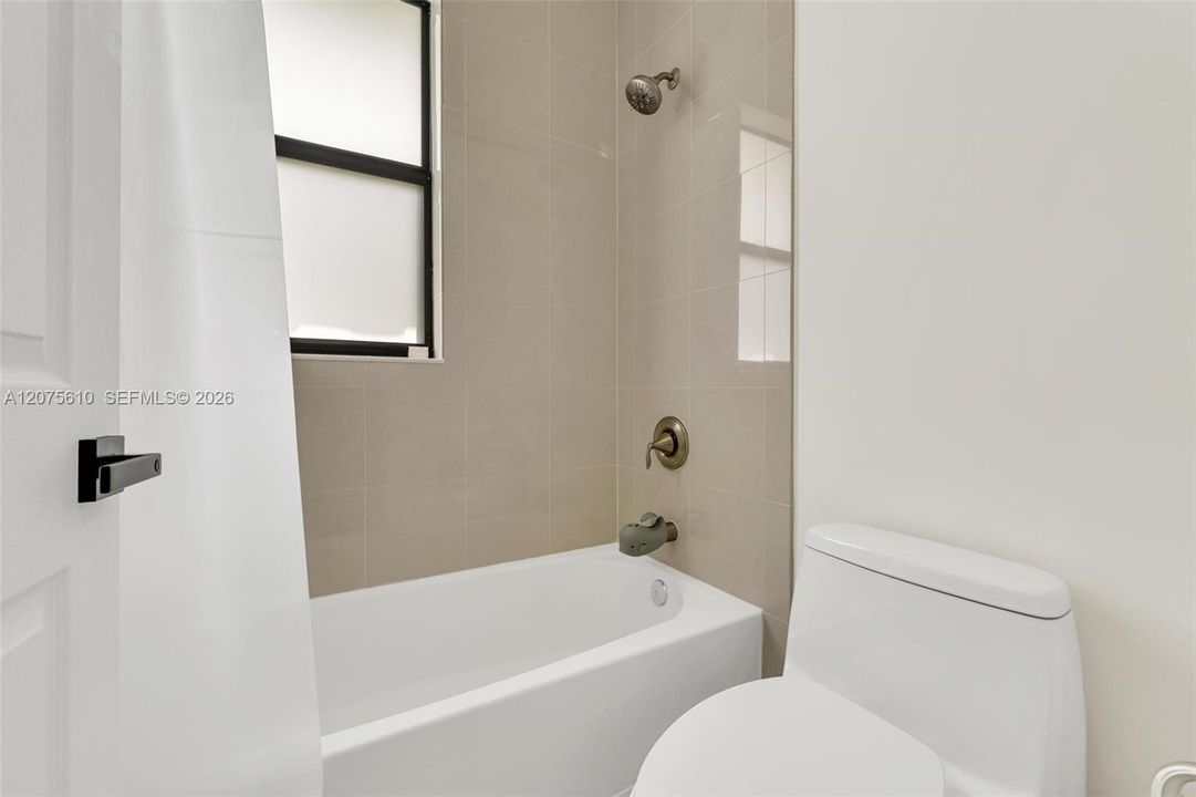 En Venta: $1,075,000 (5 camas, 4 baños, 2992 Pies cuadrados)