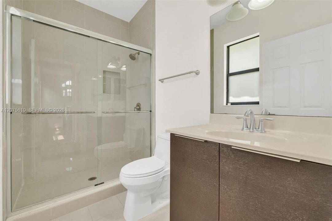 En Venta: $1,075,000 (5 camas, 4 baños, 2992 Pies cuadrados)