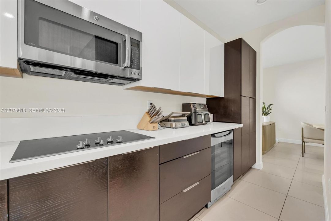 En Venta: $1,075,000 (5 camas, 4 baños, 2992 Pies cuadrados)