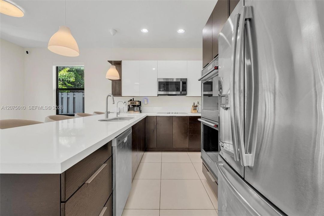 En Venta: $1,075,000 (5 camas, 4 baños, 2992 Pies cuadrados)