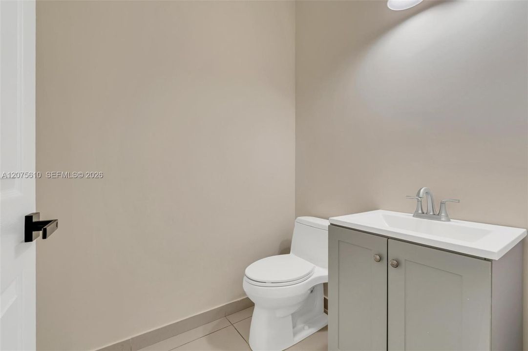 En Venta: $1,075,000 (5 camas, 4 baños, 2992 Pies cuadrados)