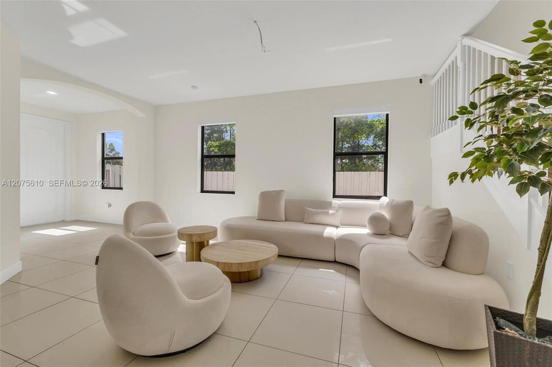 En Venta: $1,075,000 (5 camas, 4 baños, 2992 Pies cuadrados)