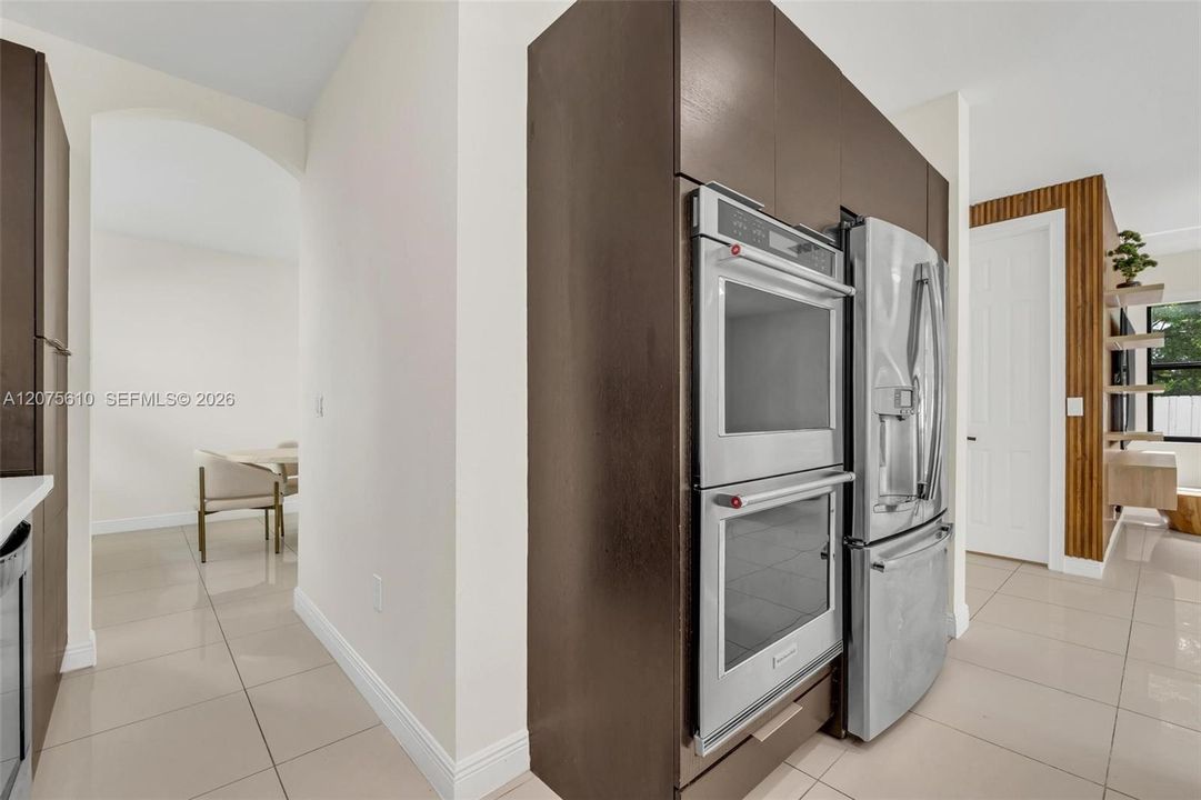 En Venta: $1,075,000 (5 camas, 4 baños, 2992 Pies cuadrados)