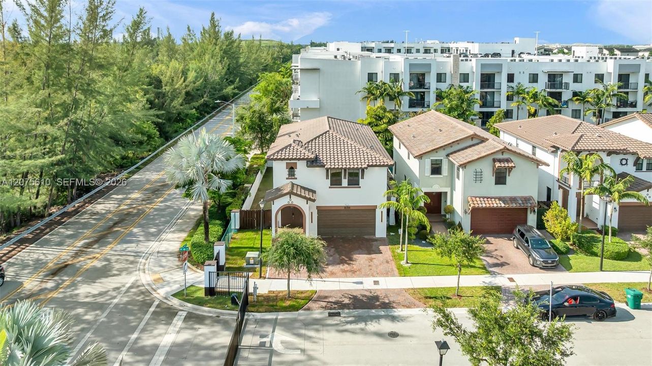 En Venta: $1,075,000 (5 camas, 4 baños, 2992 Pies cuadrados)