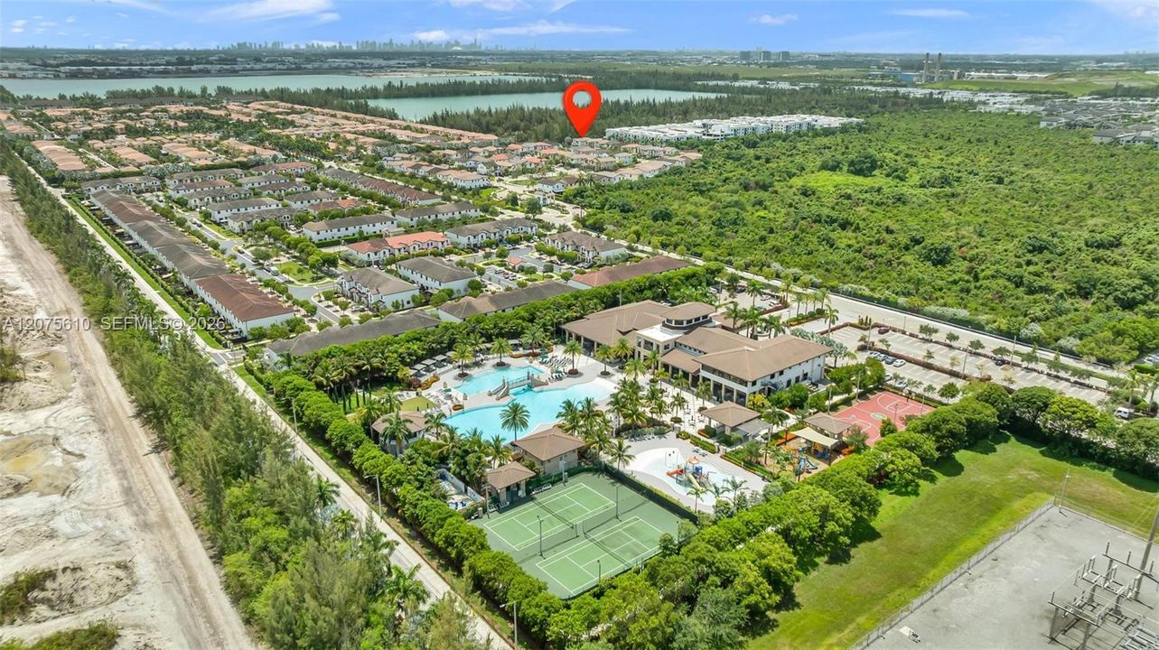 En Venta: $1,075,000 (5 camas, 4 baños, 2992 Pies cuadrados)