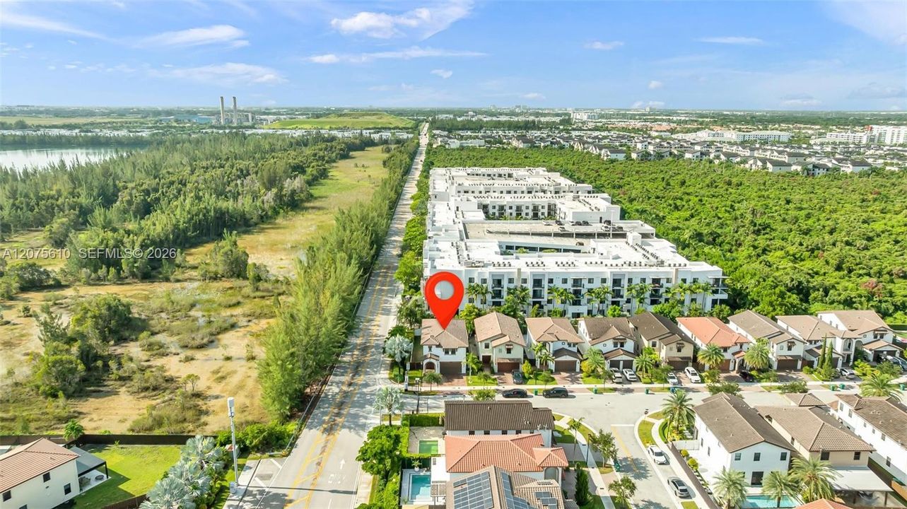 En Venta: $1,075,000 (5 camas, 4 baños, 2992 Pies cuadrados)