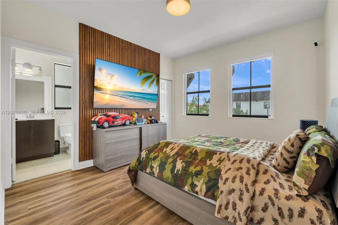 En Venta: $1,075,000 (5 camas, 4 baños, 2992 Pies cuadrados)