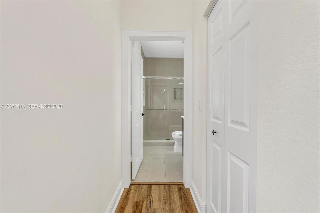 En Venta: $1,075,000 (5 camas, 4 baños, 2992 Pies cuadrados)