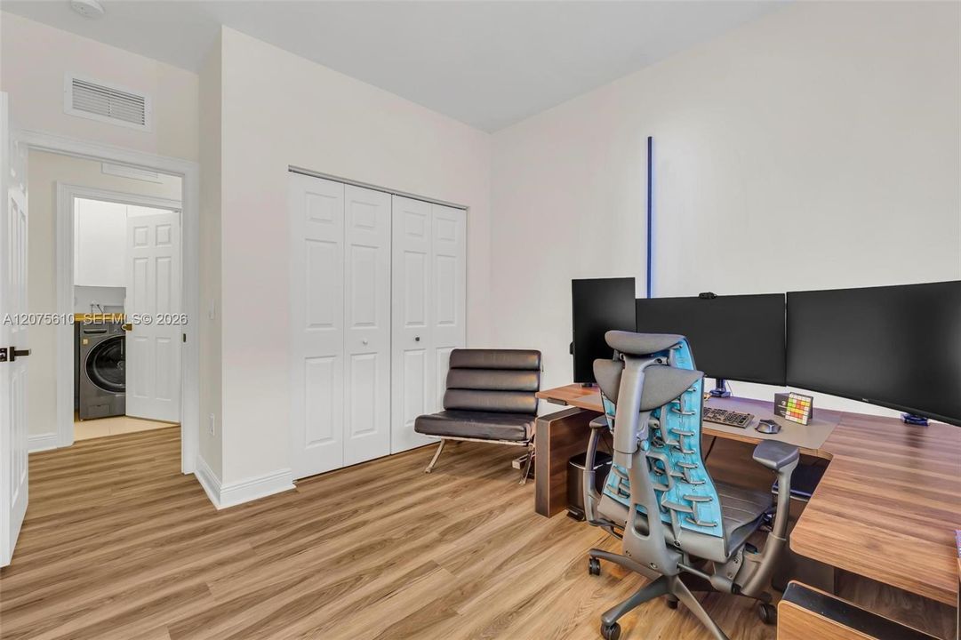 En Venta: $1,075,000 (5 camas, 4 baños, 2992 Pies cuadrados)