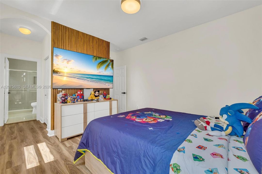 En Venta: $1,075,000 (5 camas, 4 baños, 2992 Pies cuadrados)