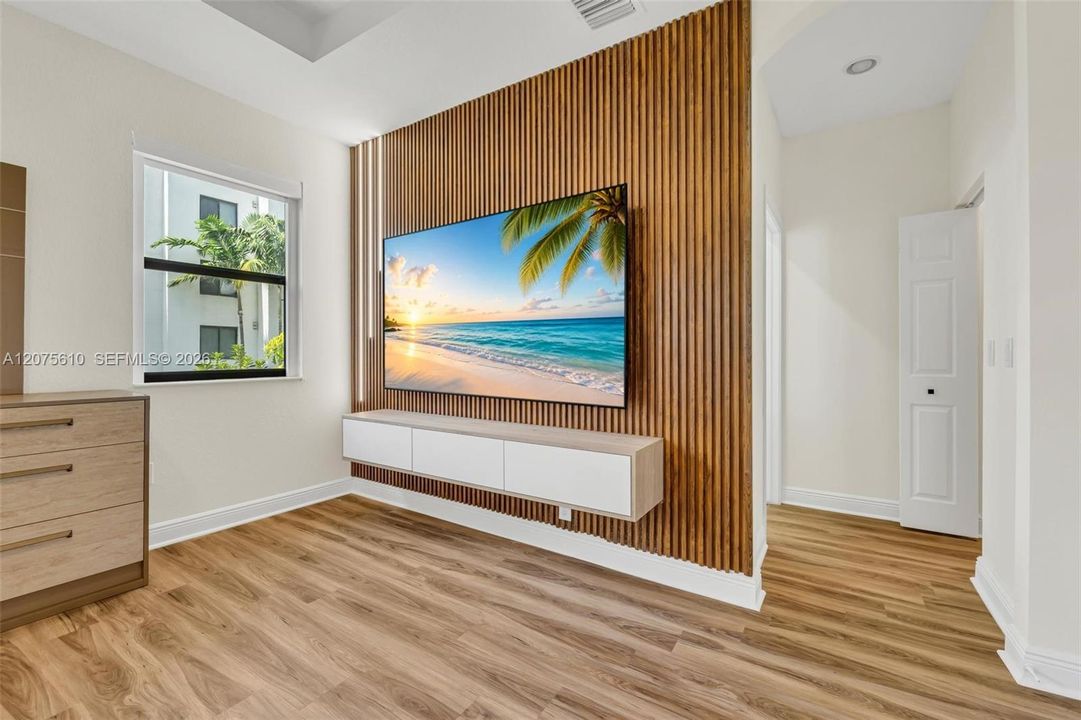 En Venta: $1,075,000 (5 camas, 4 baños, 2992 Pies cuadrados)