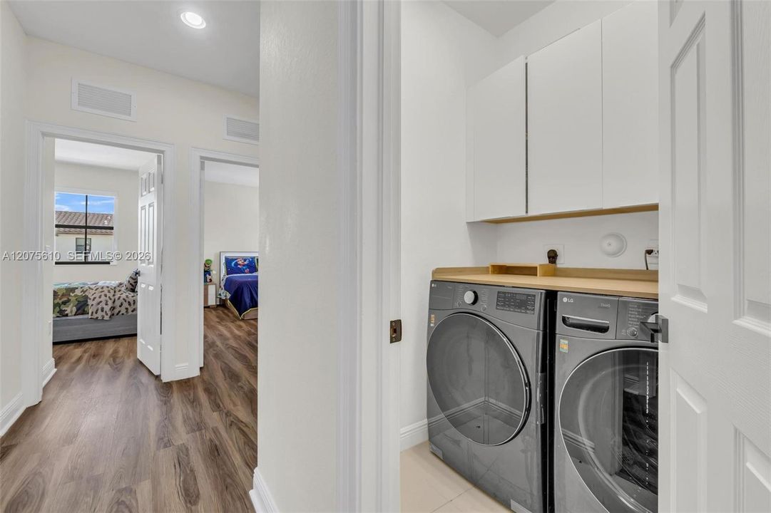 En Venta: $1,075,000 (5 camas, 4 baños, 2992 Pies cuadrados)