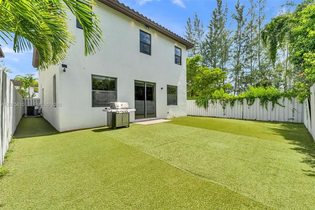 En Venta: $1,075,000 (5 camas, 4 baños, 2992 Pies cuadrados)