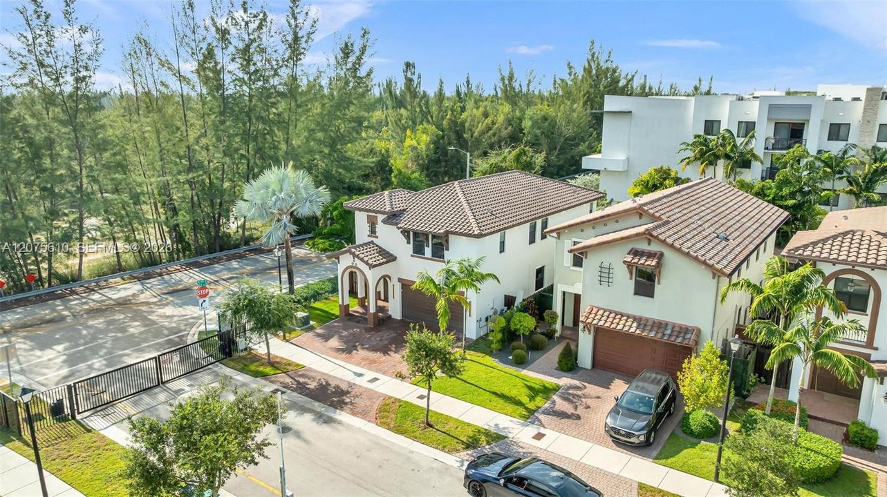 En Venta: $1,075,000 (5 camas, 4 baños, 2992 Pies cuadrados)
