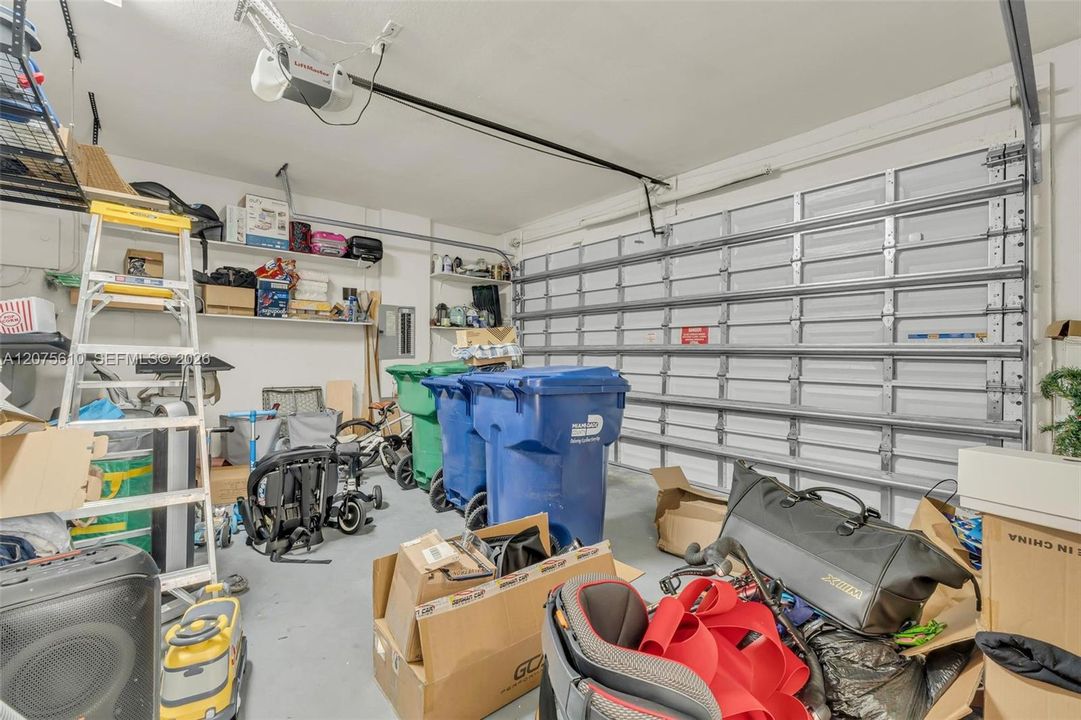 En Venta: $1,075,000 (5 camas, 4 baños, 2992 Pies cuadrados)
