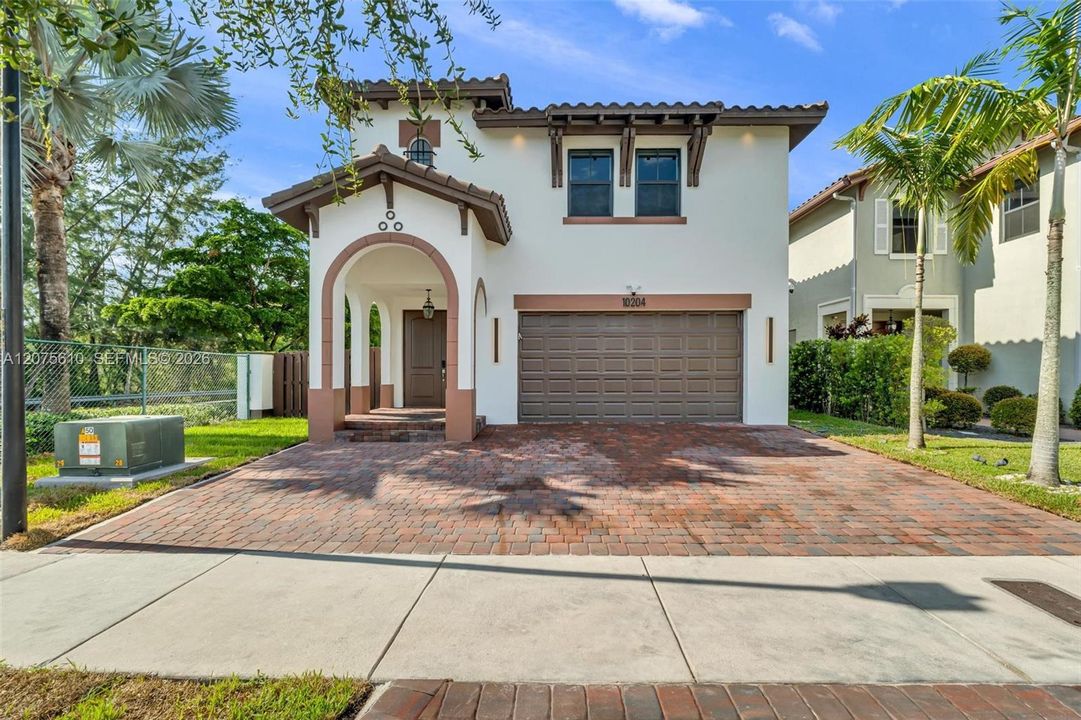 En Venta: $1,075,000 (5 camas, 4 baños, 2992 Pies cuadrados)