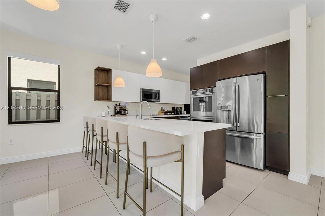 En Venta: $1,075,000 (5 camas, 4 baños, 2992 Pies cuadrados)