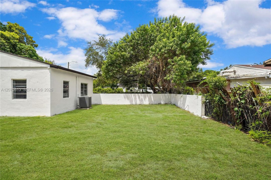 For Sale: $450,000 (4 beds, 3 baths, 1310 Square Feet)