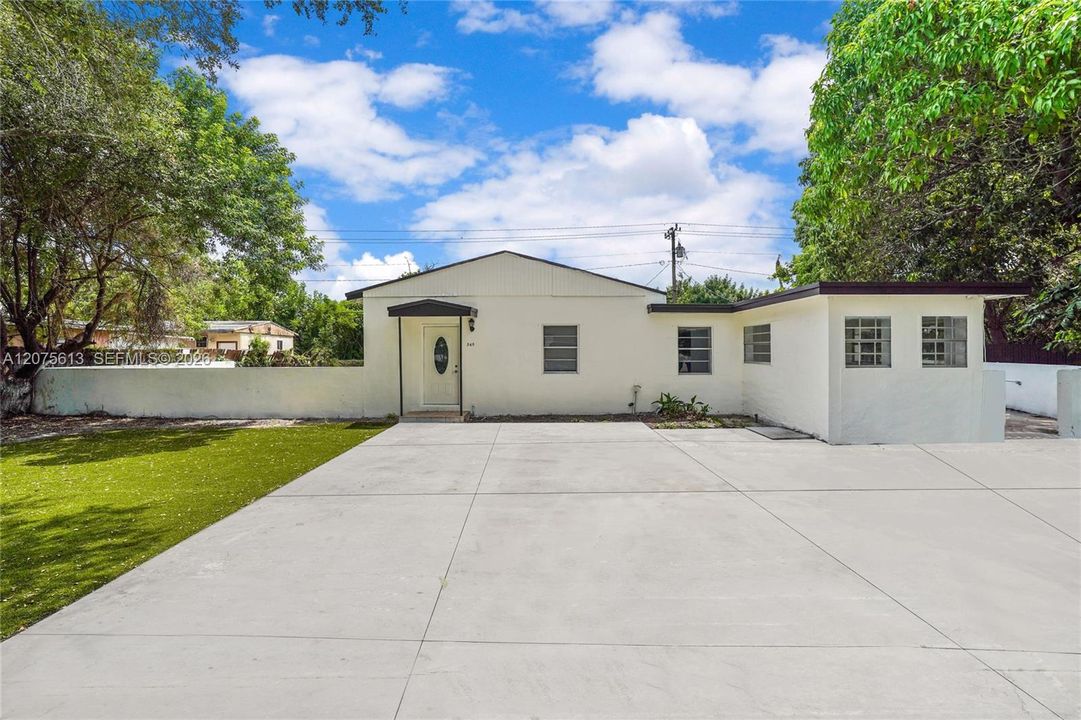 For Sale: $450,000 (4 beds, 3 baths, 1310 Square Feet)