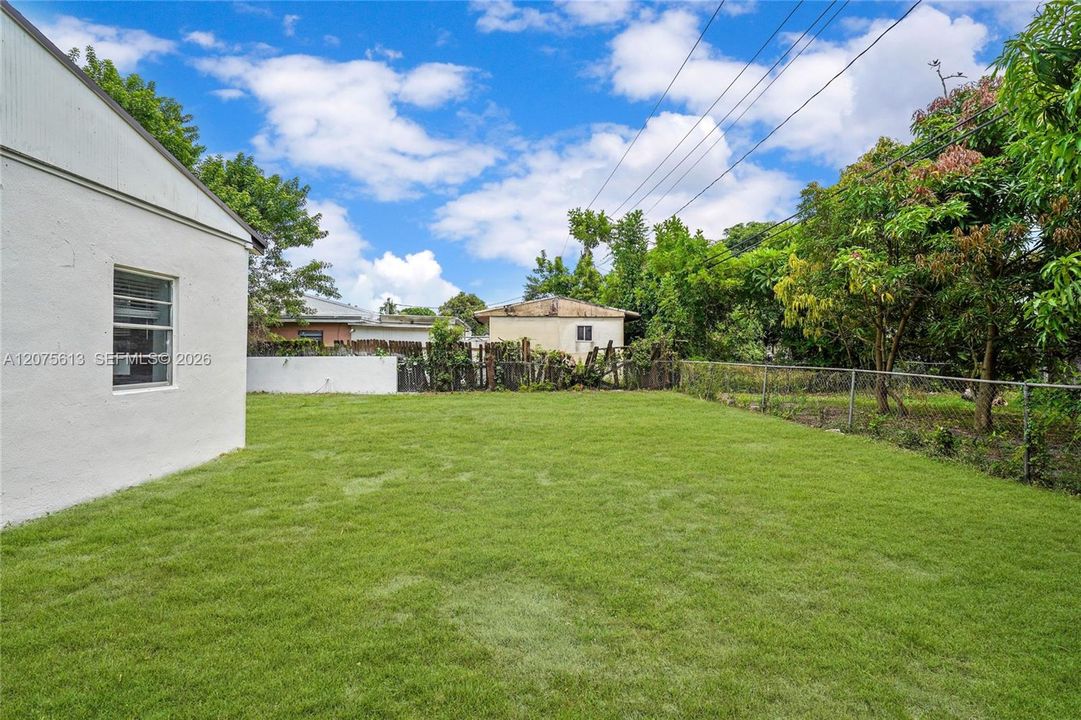 For Sale: $450,000 (4 beds, 3 baths, 1310 Square Feet)