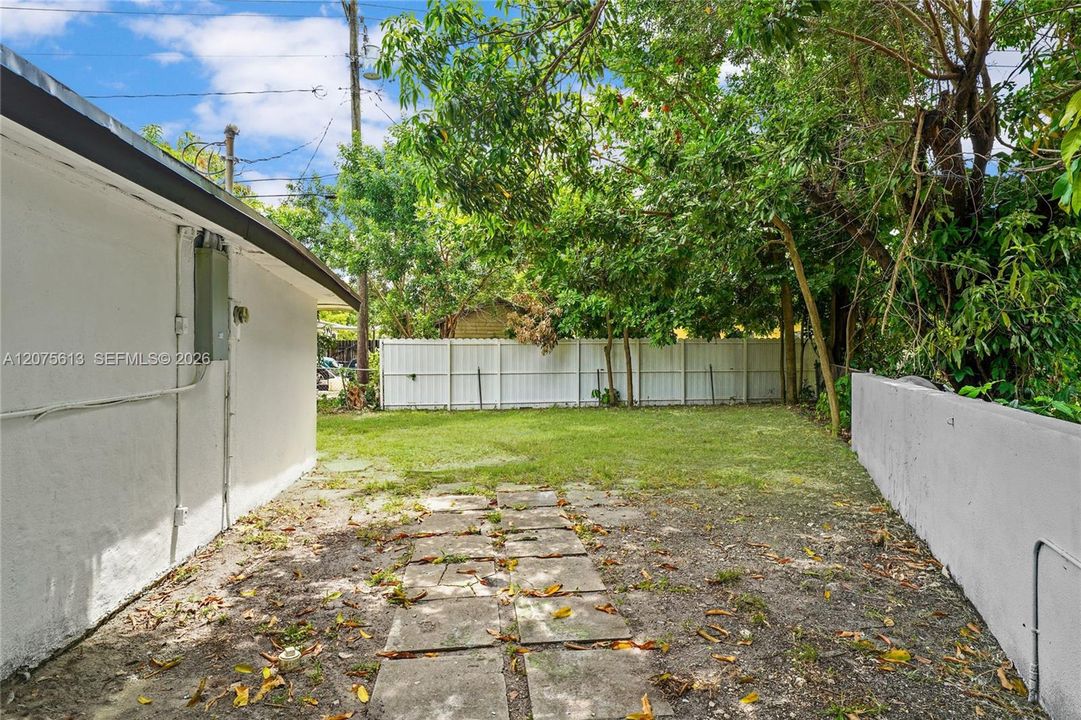 For Sale: $450,000 (4 beds, 3 baths, 1310 Square Feet)