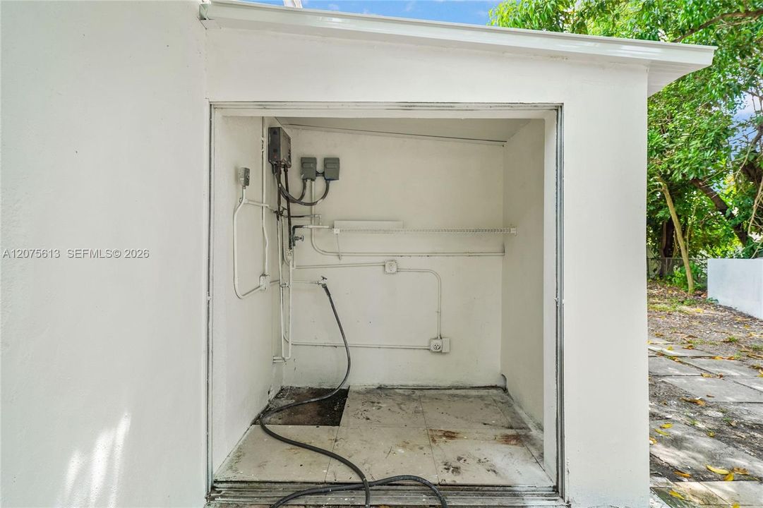 For Sale: $450,000 (4 beds, 3 baths, 1310 Square Feet)