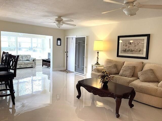 Living and Florida room view