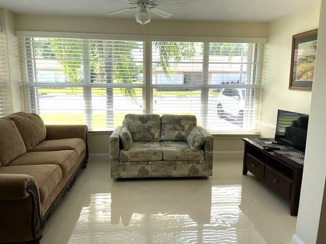 Enclosed Florida room under air