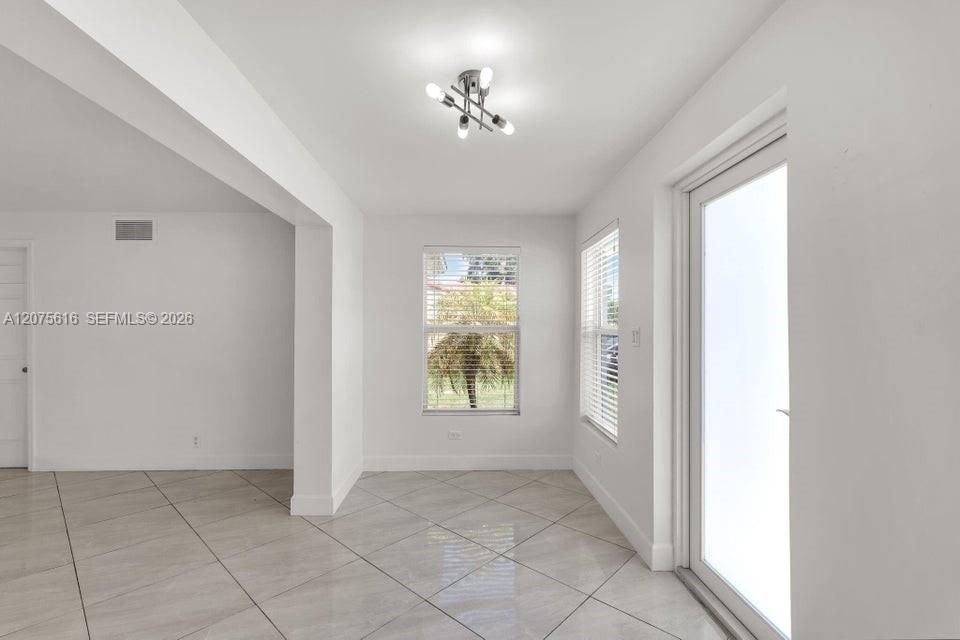 На продажу: $384,900 (1 спален, 1 ванн, 713 Квадратных фут)