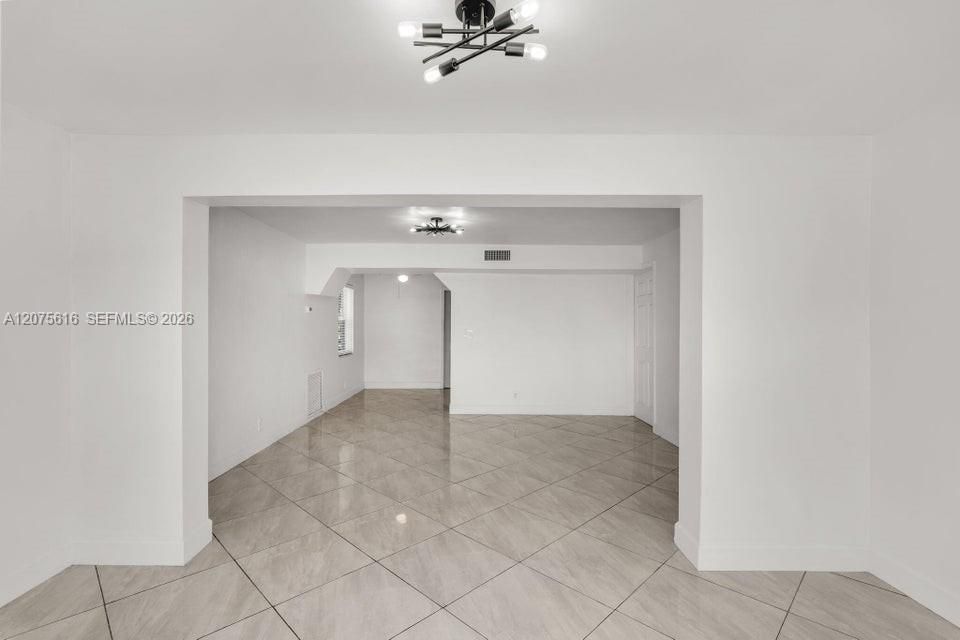 На продажу: $384,900 (1 спален, 1 ванн, 713 Квадратных фут)