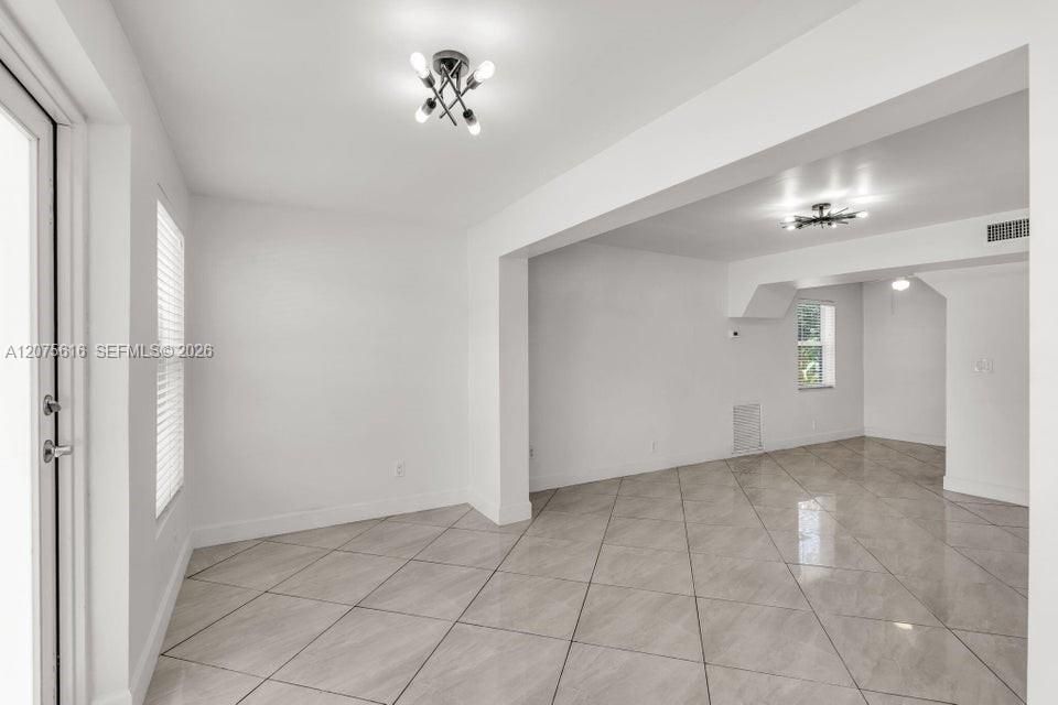 На продажу: $384,900 (1 спален, 1 ванн, 713 Квадратных фут)