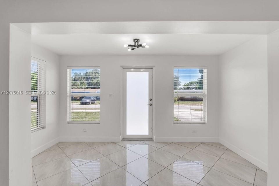 На продажу: $384,900 (1 спален, 1 ванн, 713 Квадратных фут)