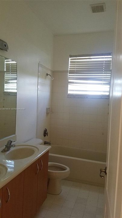 En Renta: $5,000 (5 camas, 3 baños, 3129 Pies cuadrados)