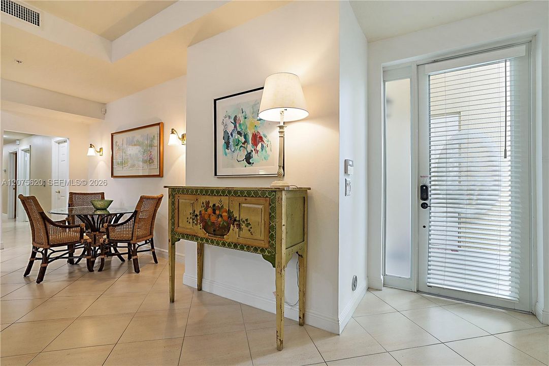 For Sale: $359,900 (3 beds, 3 baths, 1720 Square Feet)