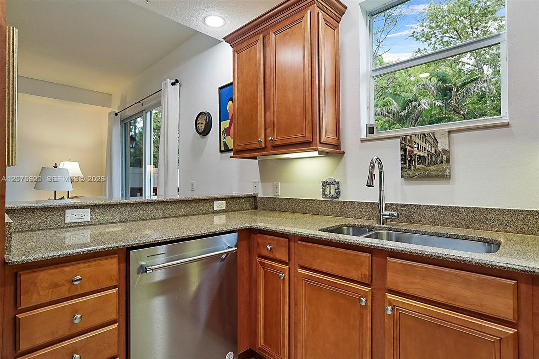 For Sale: $359,900 (3 beds, 3 baths, 1720 Square Feet)