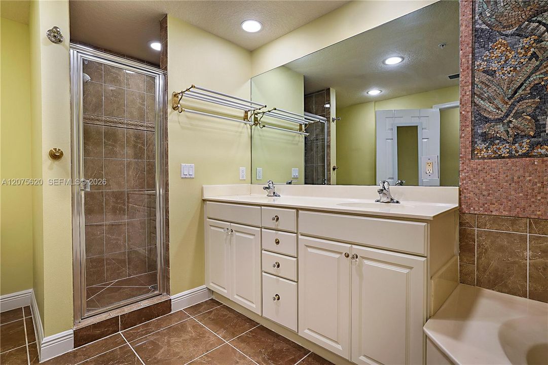 For Sale: $359,900 (3 beds, 3 baths, 1720 Square Feet)
