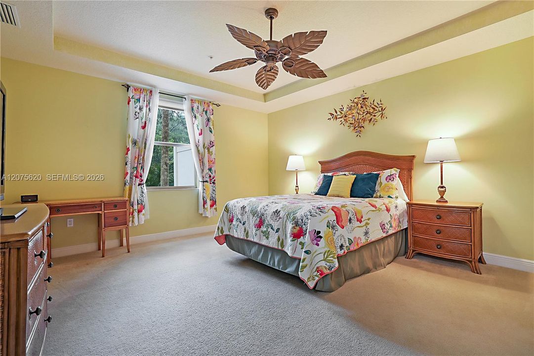 For Sale: $359,900 (3 beds, 3 baths, 1720 Square Feet)