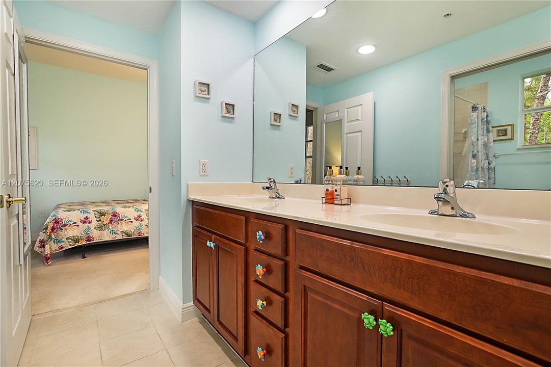 For Sale: $359,900 (3 beds, 3 baths, 1720 Square Feet)