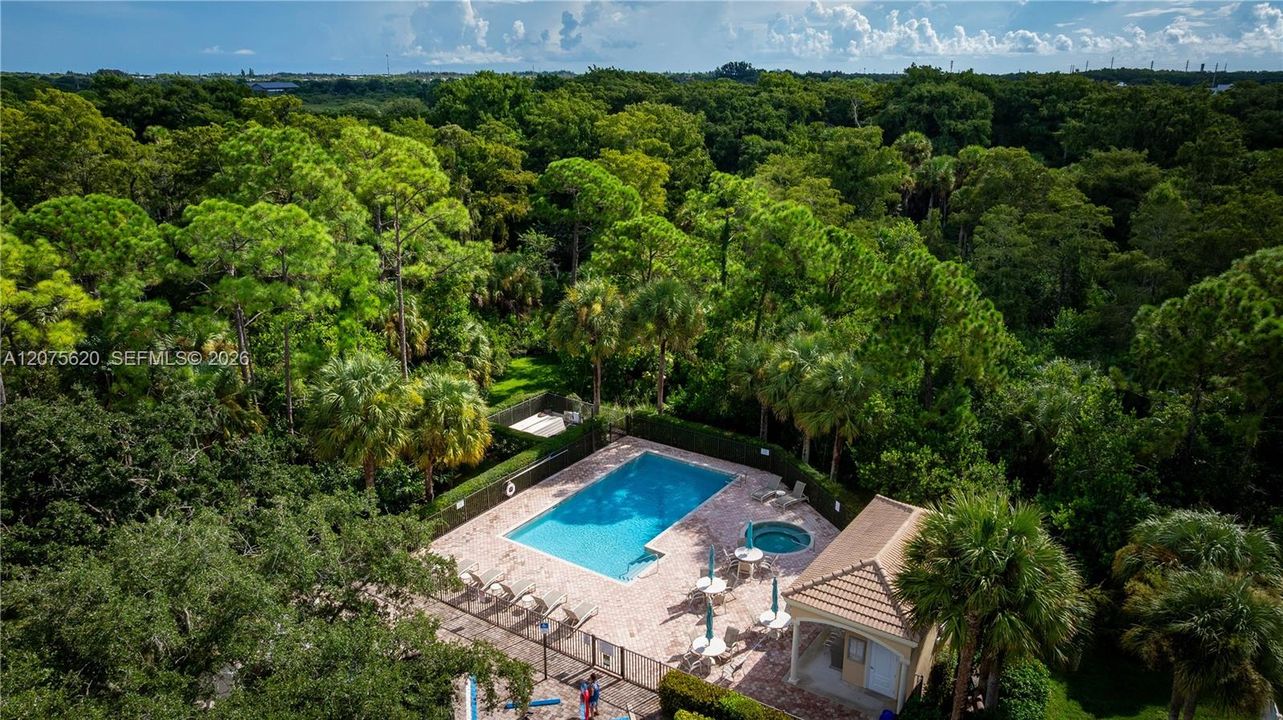 For Sale: $359,900 (3 beds, 3 baths, 1720 Square Feet)