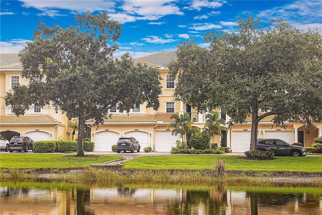 For Sale: $359,900 (3 beds, 3 baths, 1720 Square Feet)