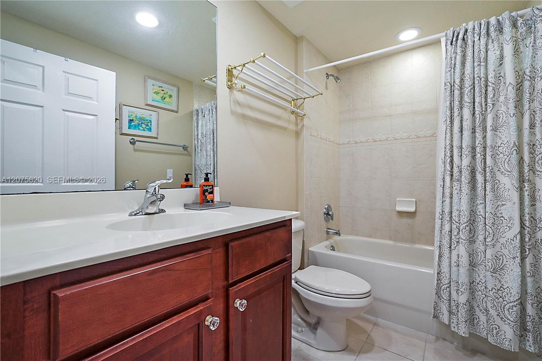 For Sale: $359,900 (3 beds, 3 baths, 1720 Square Feet)
